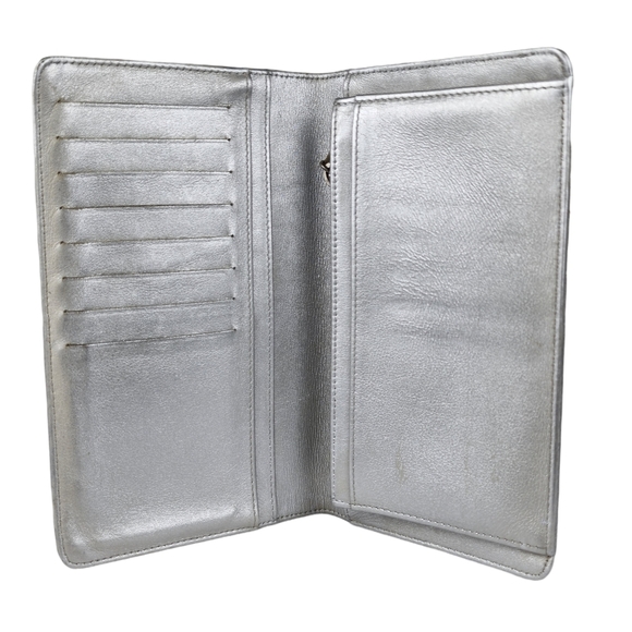 Chanel CC Interlocking Metallic Lambskin Silver Wallet - Picture 3 of 5